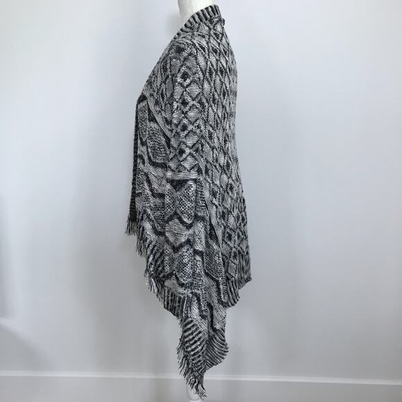 Romeo + Juliet Couture Cardigan Sweater - Picture 2 of 7